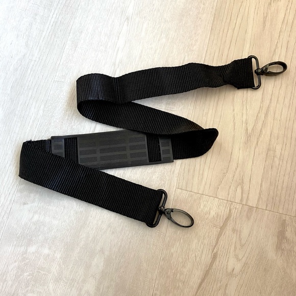 5/$15 MAKITA Black Bag Strap with Metal Buckles - Picture 2 of 7